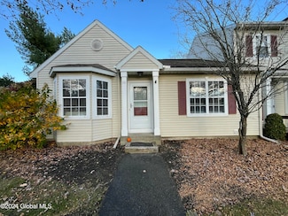 10 Palisade Ct, Troy, NY 12182