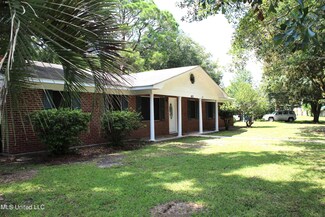 4611 Suffolk St, Pascagoula, MS 39581