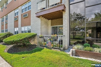 1111 River Rd Unit G10, Edgewater, NJ 07020