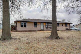303 E Oak St, Trimble, MO 64492