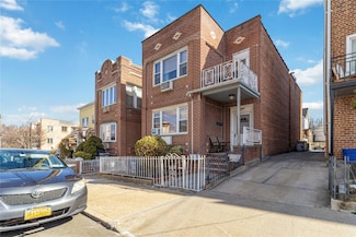 20-61 42nd St, Astoria, NY 11105