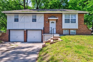 209 SW Queens Ln, Blue Springs, MO 64014