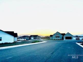 121 Tuscan Dr, Heyburn, ID 83336