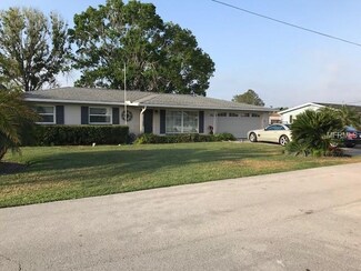 1623 Paradise Ln, Astor, FL 32102