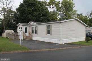 35 Circle Dr, Columbia, PA 17512