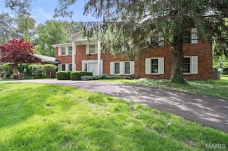 153 Bon Chateau Dr, Saint Louis, MO 63141