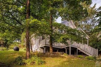 14 Tanners Ln, Hudson, NY 12534