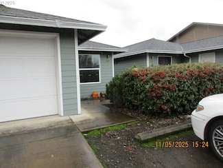 141 Fairacres Ln, Roseburg, OR 97470