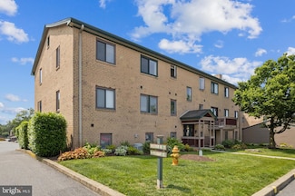 8002 Westview Rd, Wilmington, DE 19802