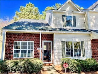 10122 Forest Landing Dr, Charlotte, NC 28213
