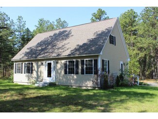 49 Hawthorn Ct, Tamworth, NH 03886