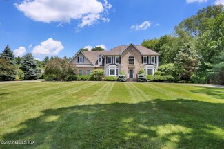 48 N Meadows Ln, Stamford, CT 06903