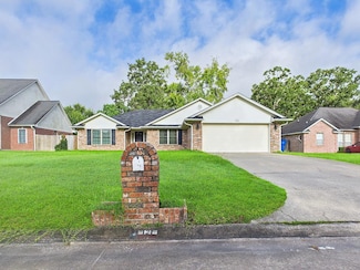 121 Gladstone Place, Lufkin, TX 75904