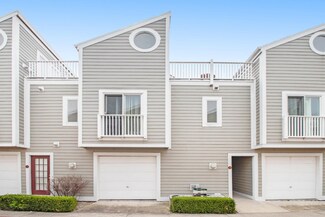 40 Landings Blvd, New Buffalo, MI 49117