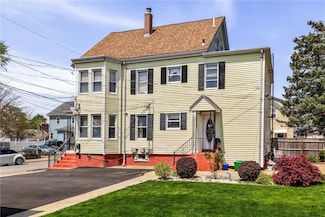 35 Queen St, Cranston, RI 02920