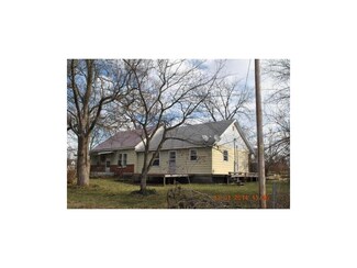 303 S Main St, Chilhowee, MO 64733