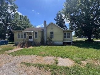 203 N Center St, Colfax, IL 61728