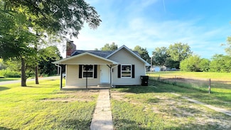 139 W Hawthorne St, Aurora, MO 65605