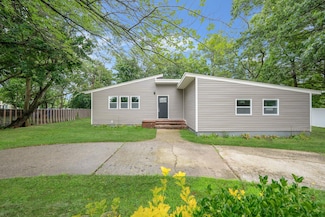 9 Holt St, Amityville, NY 11701