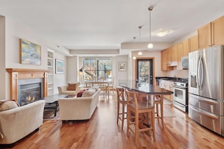 317 Groveland Ave Unit 300, Minneapolis, MN 55403