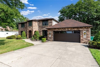 8090 Roseville Ln, East Amherst, NY 14051