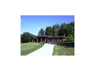 10174 Veto Rd, Belpre, OH 45714