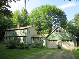 67 Nottingham Rd, Winthrop, ME 04364