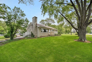 493 Sunset Dr, Batavia, IL 60510
