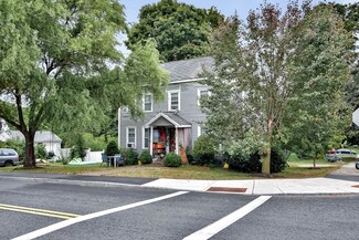 108 Pleasant St, Wakefield, MA 01880