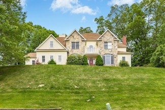 2 Arrowhead Ln, Westborough, MA 01581