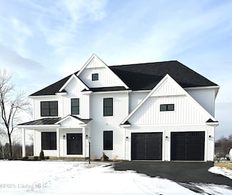 12 Faulkner Dr, Halfmoon, NY 12188
