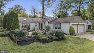126 Pinehill Rd, Feasterville Trevose, PA 19053