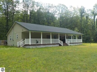2337 S 7 1/2 Rd, Harrietta, MI 49638
