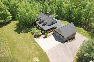 305 Country Oaks Dr, Nitro, WV 25143