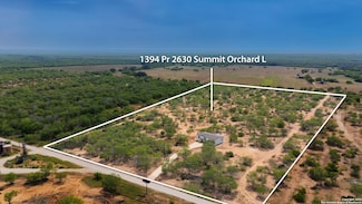 1394 Private Road 2630, Moore, TX 78057