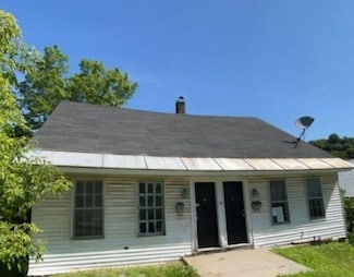 90 Mount Vernon St, Saint Johnsbury, VT 05819