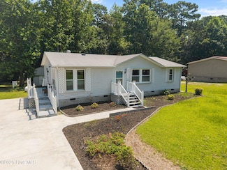 880 Wildwood Cir, Hampstead, NC 28443
