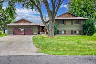 166 Villa Dr, Neenah, WI 54956