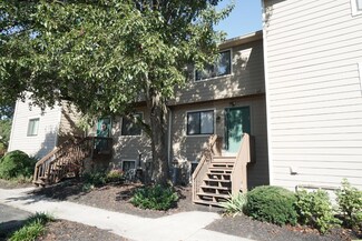 9390 Hunters Creek Dr, Blue Ash, OH 45242