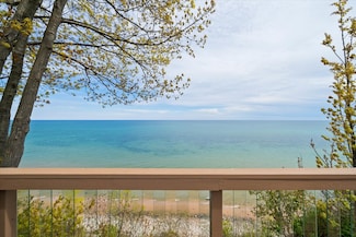4320 High Point Beach Ln, Port Washington, WI 53074