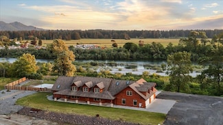 300 Cedar Lodge, Smith River, CA 95567