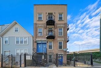 1542 W Wabansia Ave, Chicago, IL 60642
