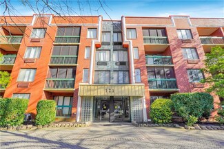 121 Wellington Ct Unit 2J, Staten Island, NY 10314