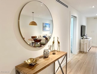 72 7th St S Unit 112, Naples, FL 34102