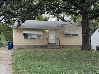 4214 Marlin Dr, Saint Louis, MO 63121