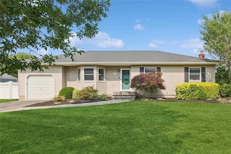 166 Williams Way S, Calverton, NY 11933