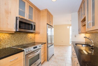 100 Marina Dr Unit 402, Quincy, MA 02171