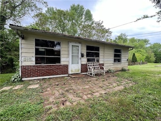 1057 N Kennebec Ave, McConnelsville, OH 43756