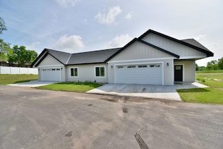 323 1/2 Unit 4 Fairgrounds Rd N, Alexandria, MN 56308
