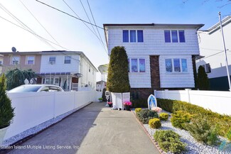 32 Slater Blvd, Staten Island, NY 10305